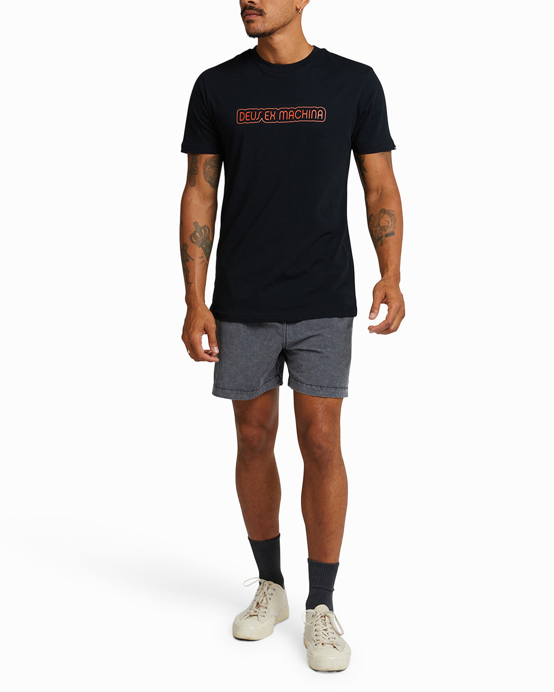 Pots Tee - Black|Model