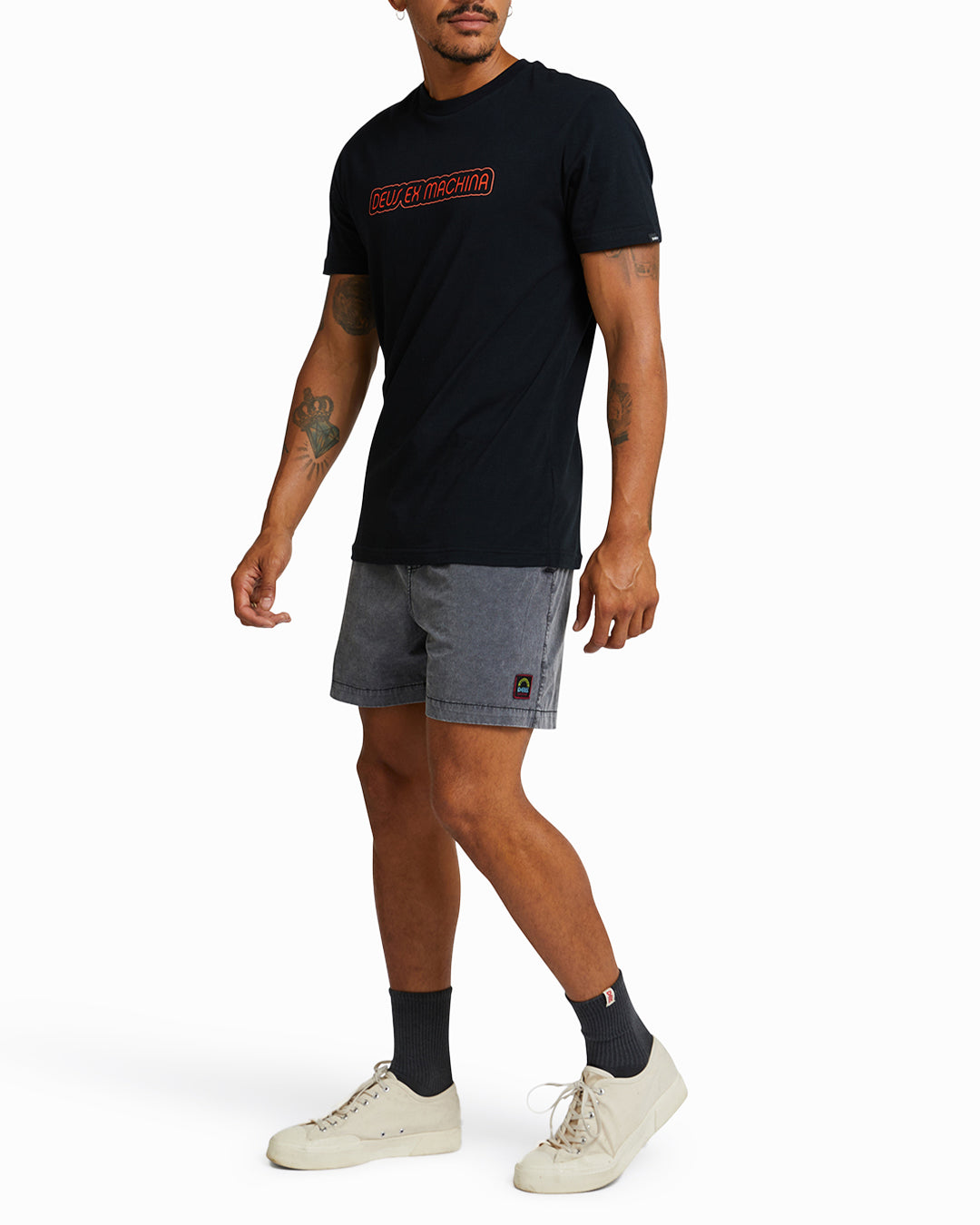 Pots Tee - Black|Model