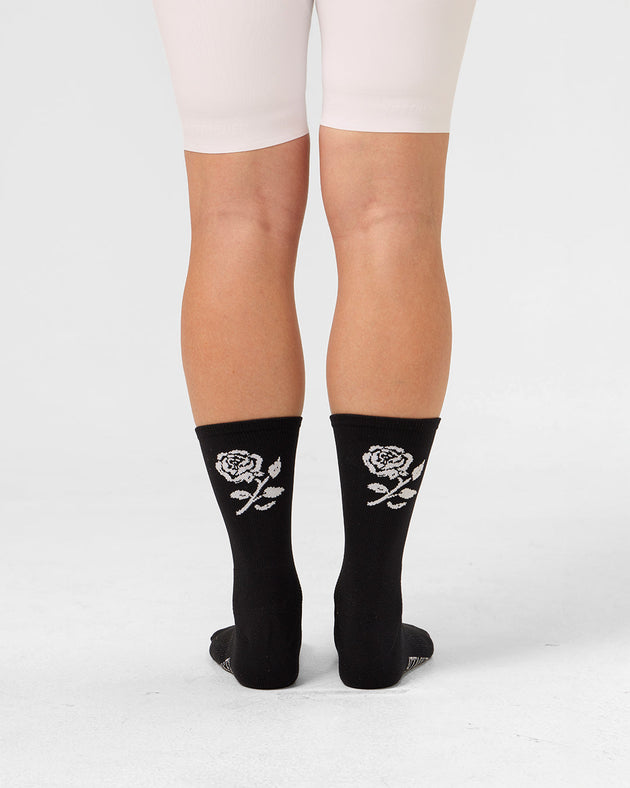 atq-deus-rose-socks-black|Model