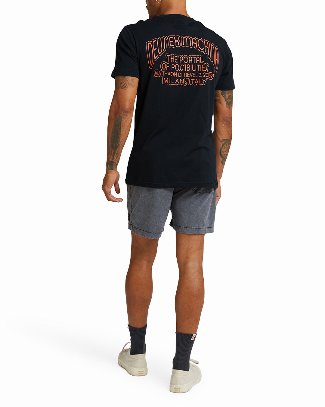 Pots Tee - Black|Model