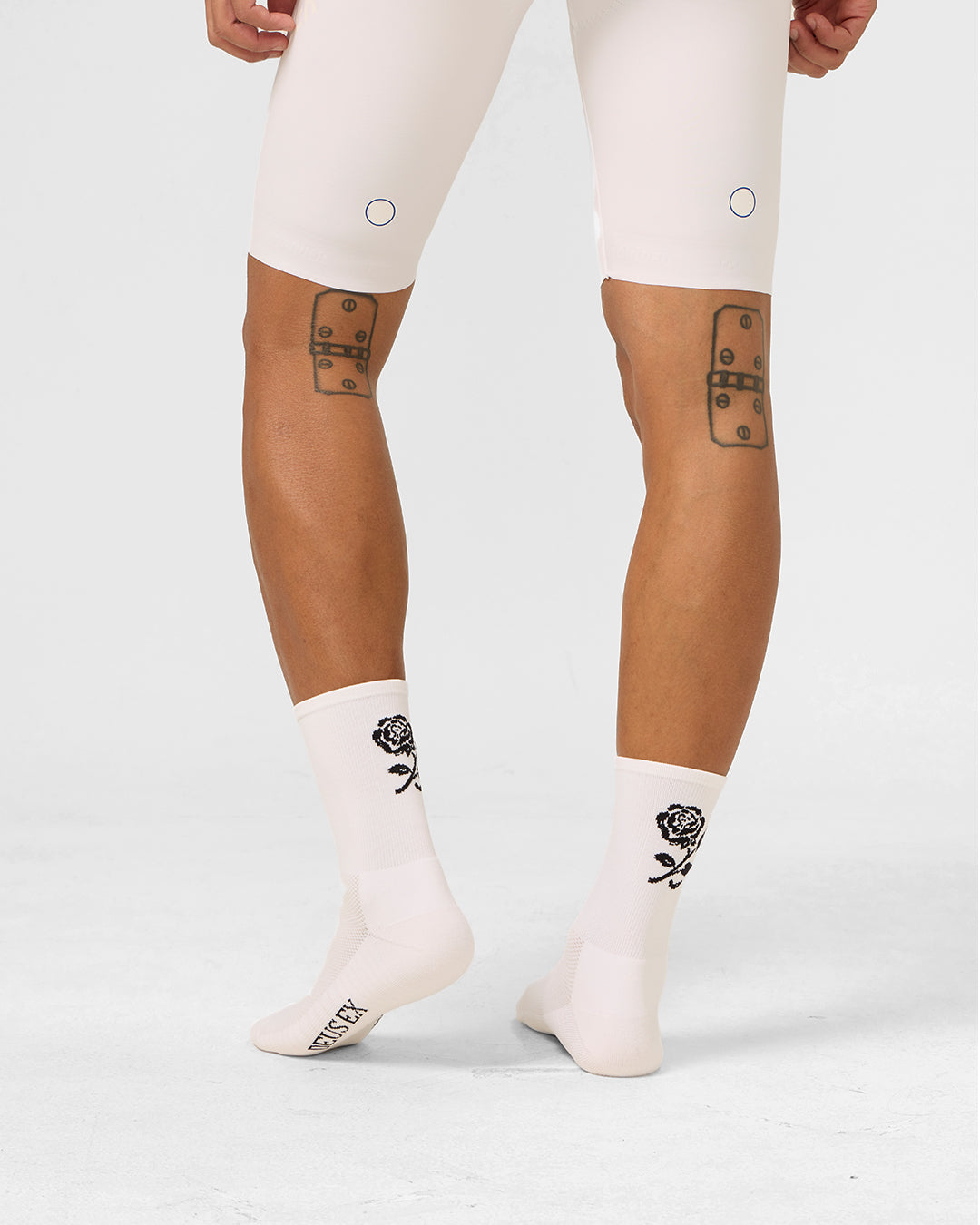 atq-deus-rose-socks-white|Model