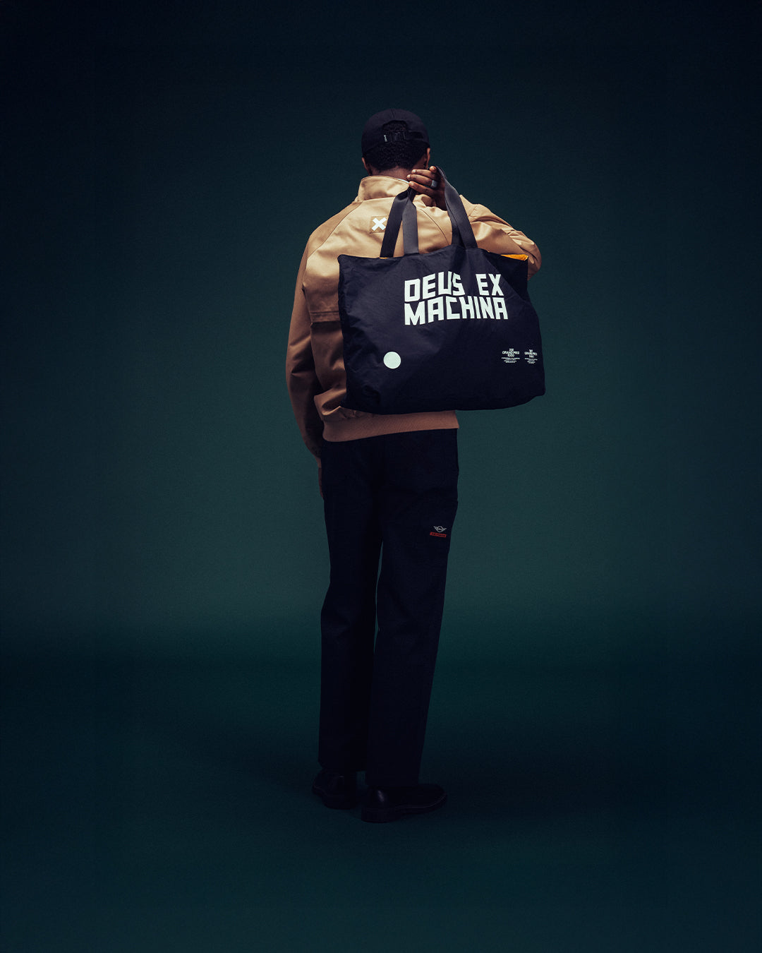 mini-reversible-tote-bag-black-spectra-yellow|Model