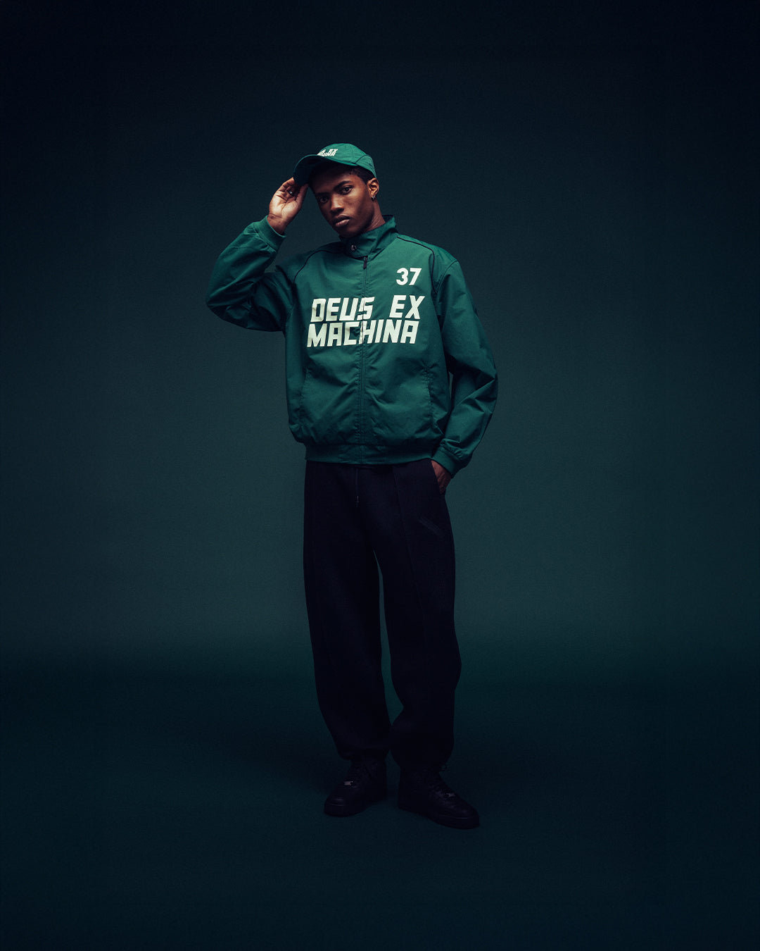 mini-finals-jacket-race-green|Model