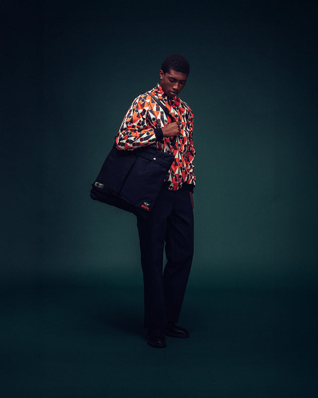 mini-helmet-tote-black|Model