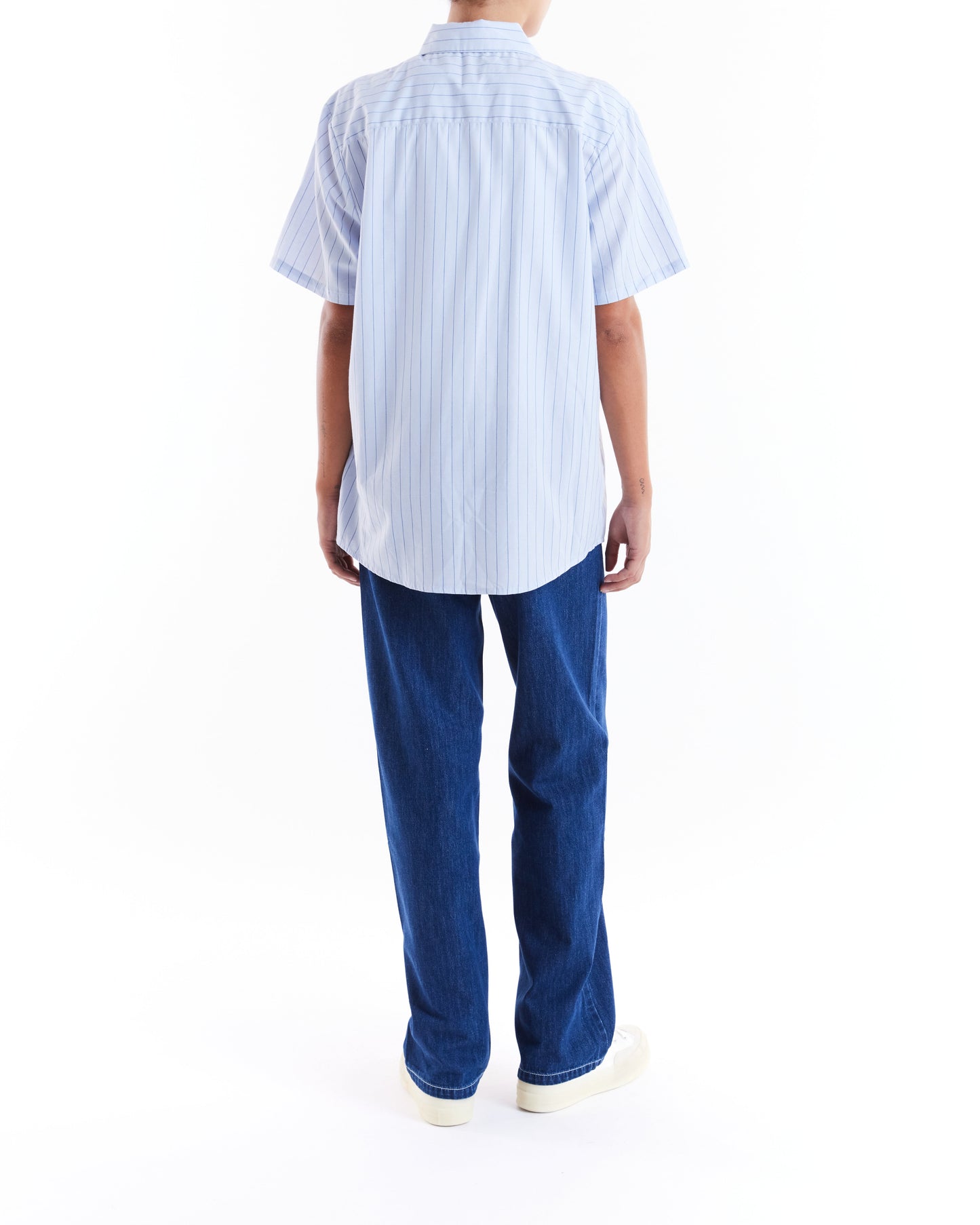 9 To 5 Shirt - Gray Dawn|Model