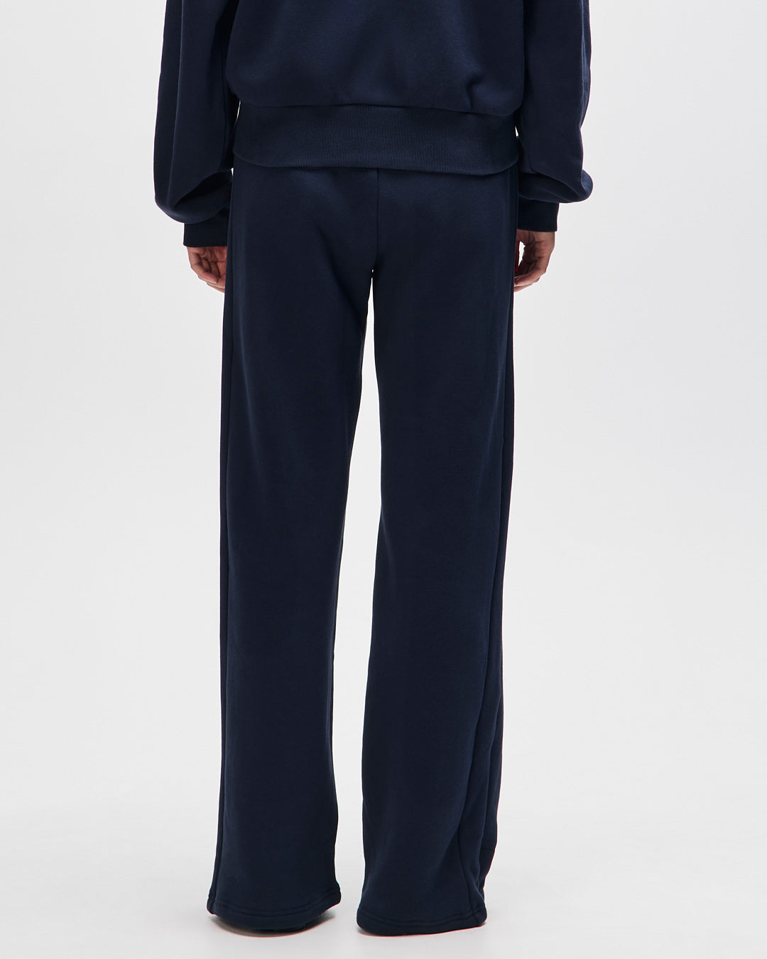 queens-trackpant-pageant-blue|Model