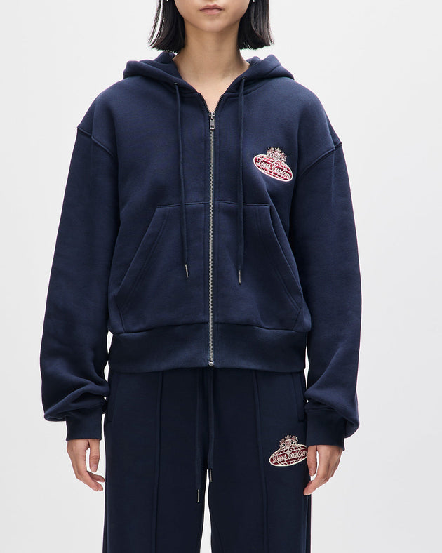 queens-hoodie-pageant-blue|Model