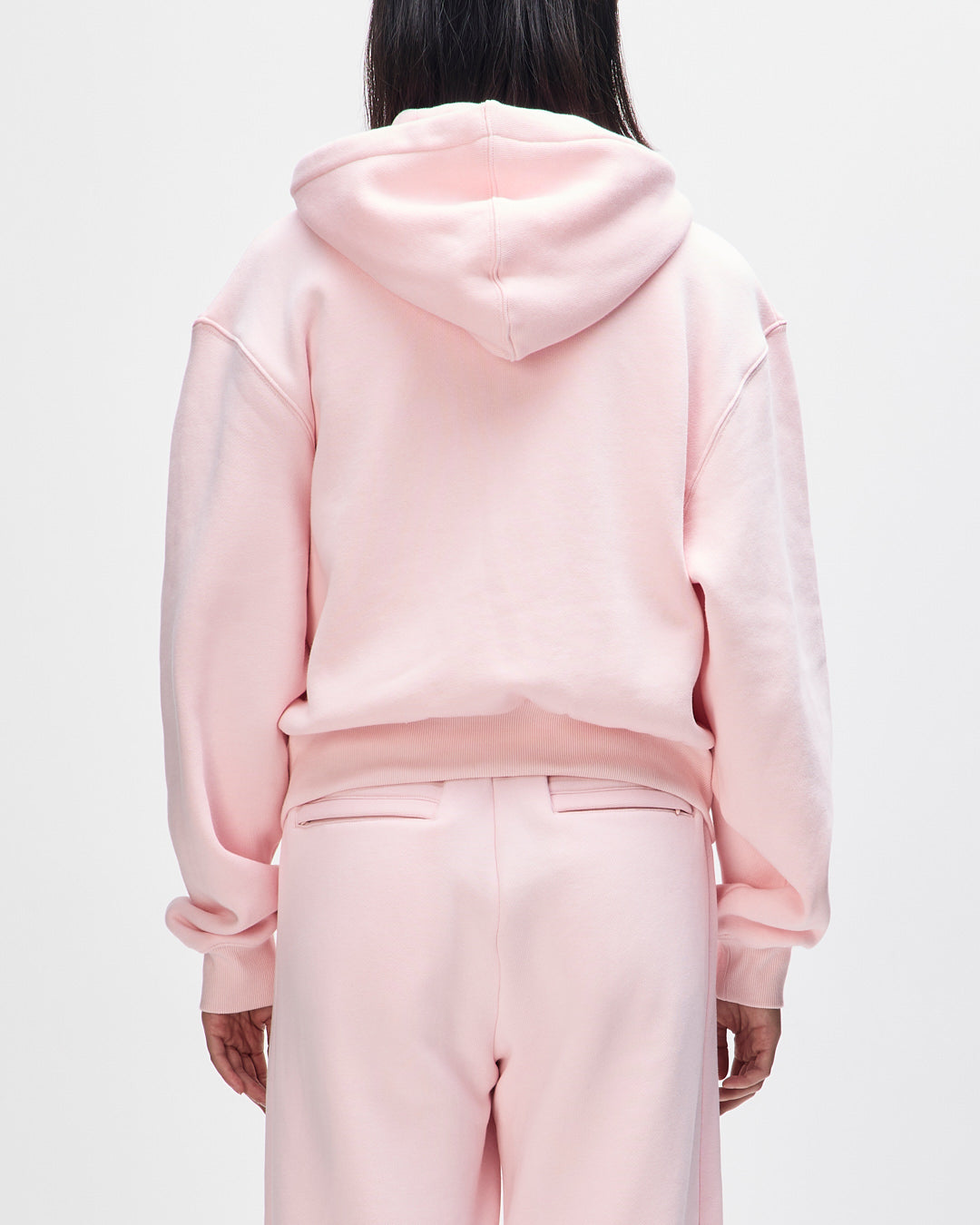 queens-hoodie-veiled-pink|Model