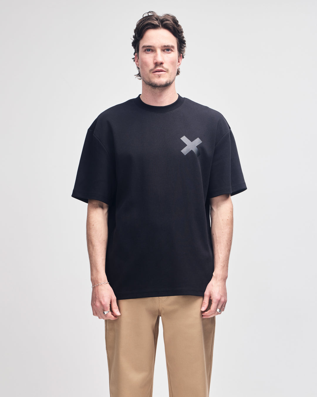 surbiton-address-tee-black|Model