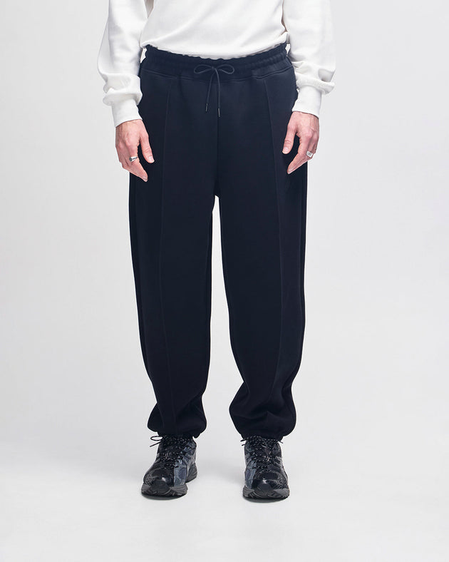 mini-trackpant-black|Model