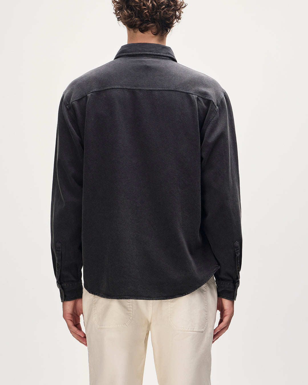 keon-shirt-anthracite|Model