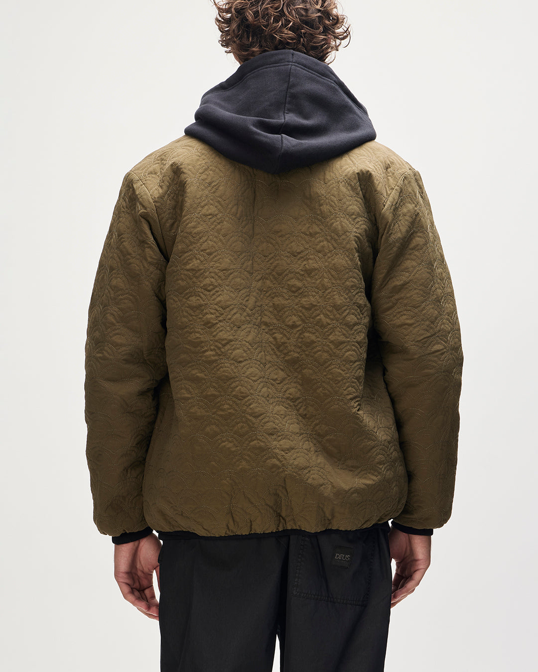 nihon-reversible-liner-dark-olive|Model