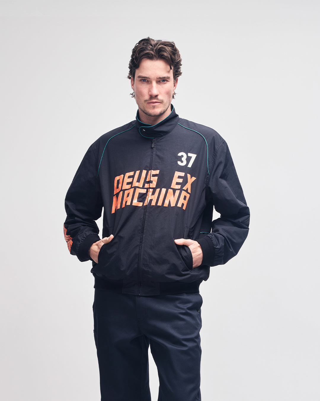 mini-finals-jacket-black|Model