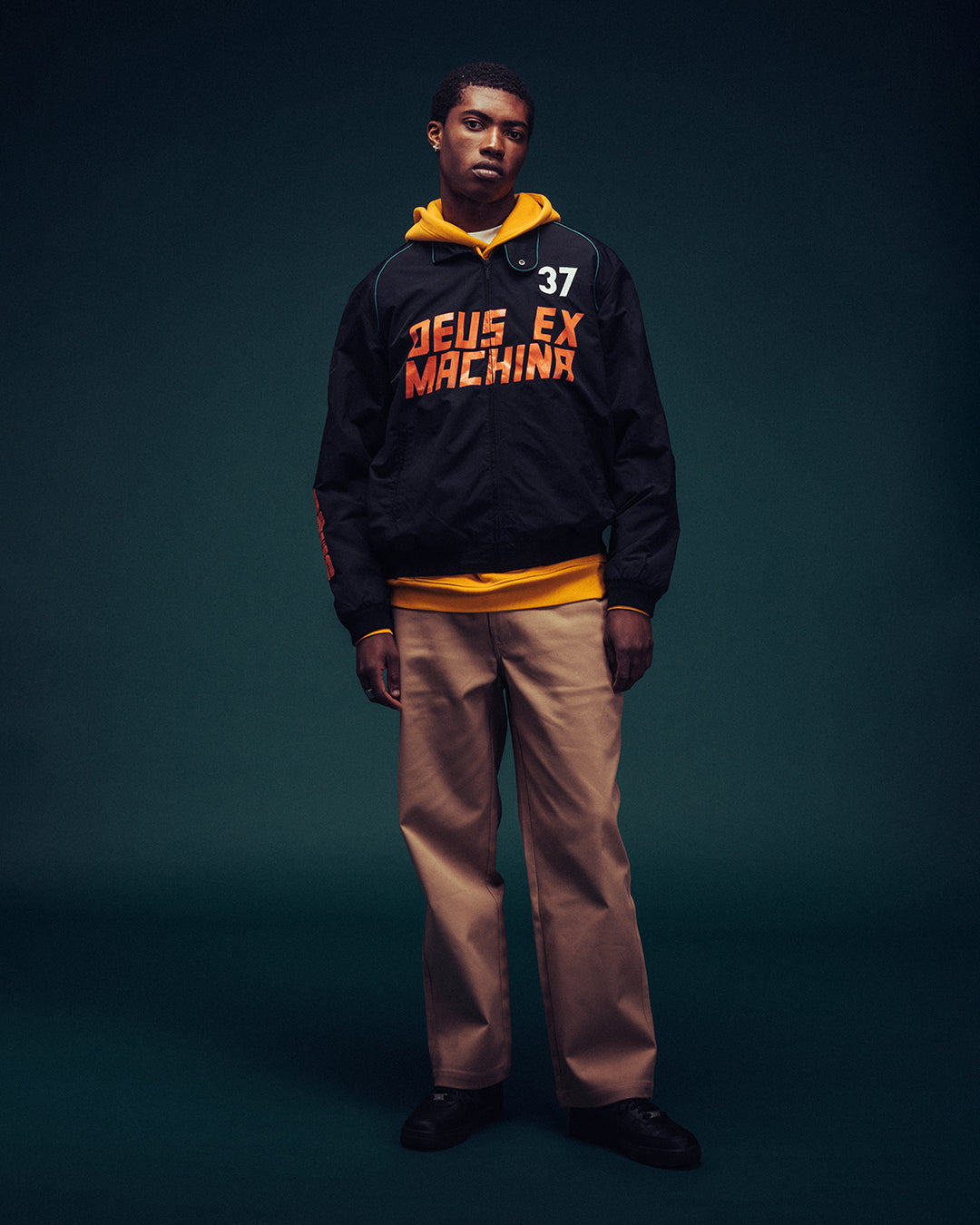 mini-finals-jacket-black|Model