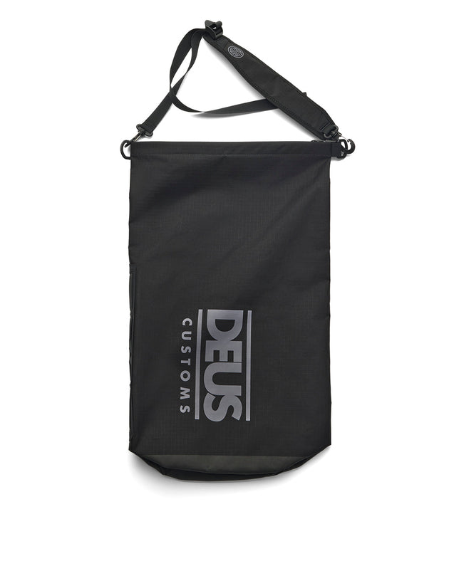escapade-stash-pack-black|Model