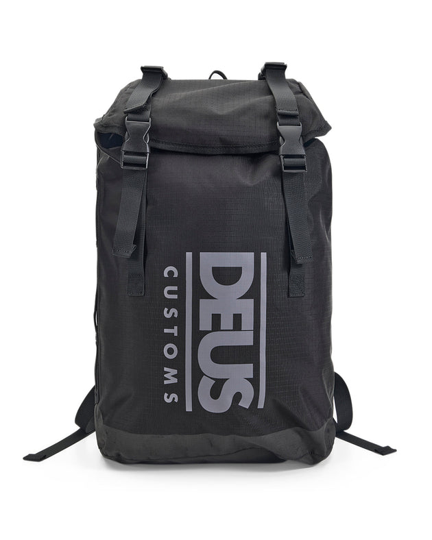 escapade-dry-backpack-black|Model