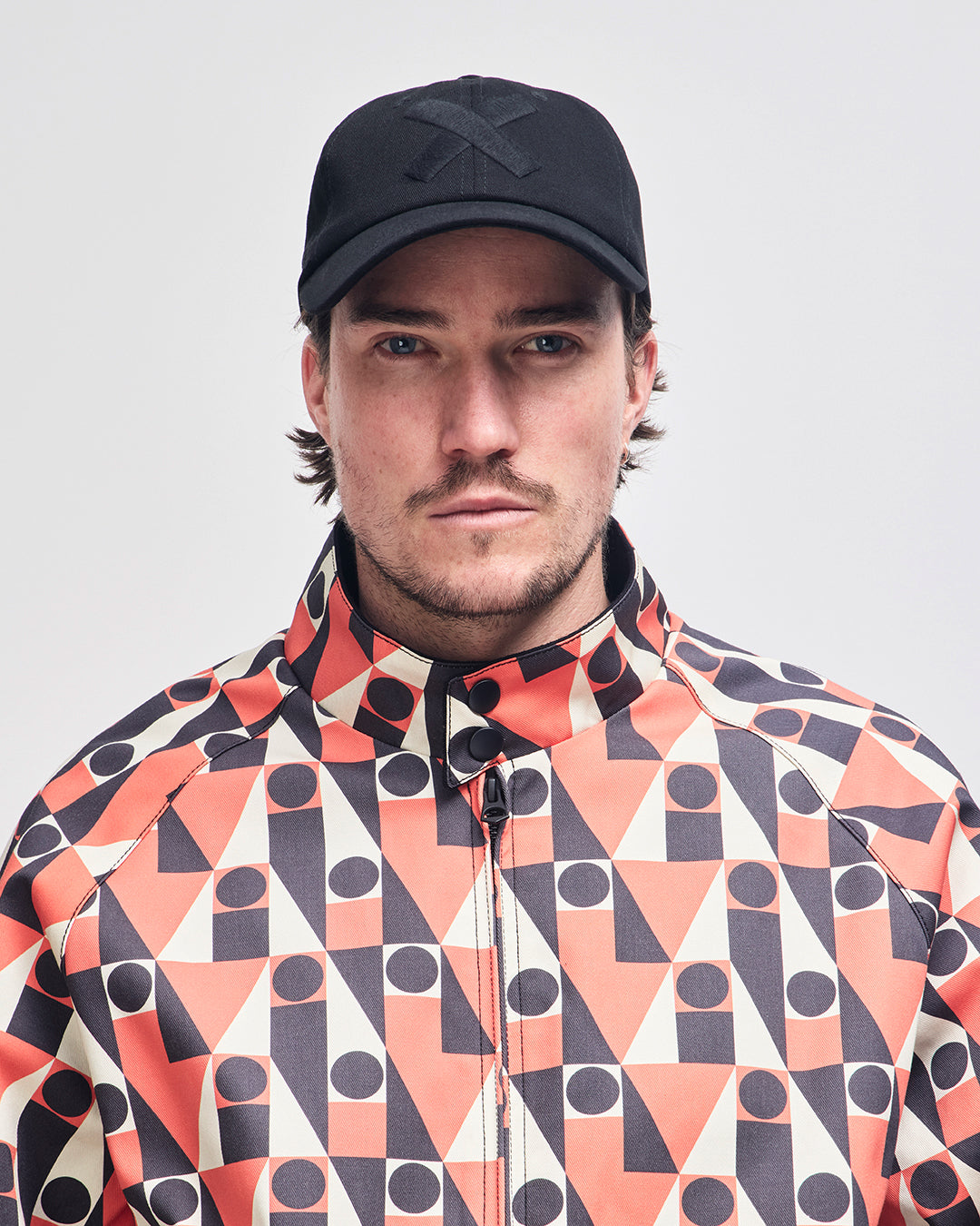 mini-insignia-cap-black|Model