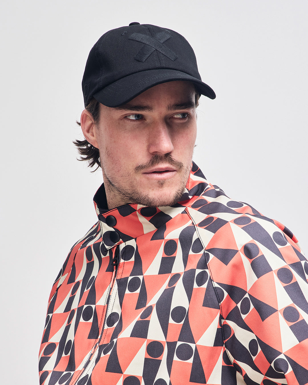 mini-insignia-cap-black|Model