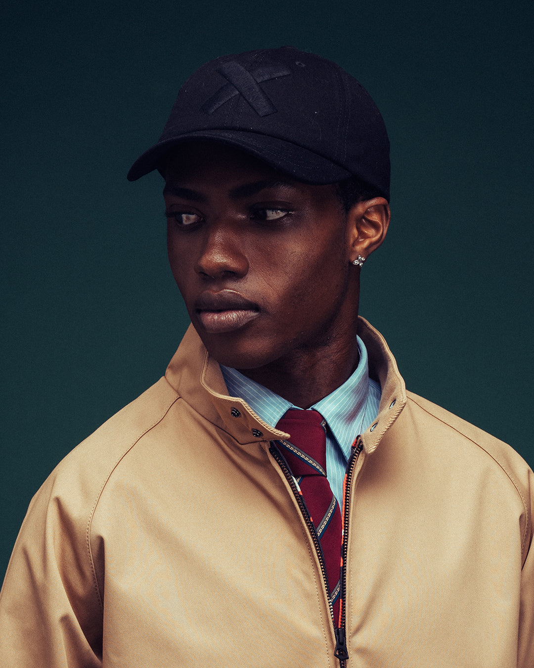 mini-insignia-cap-black|Model