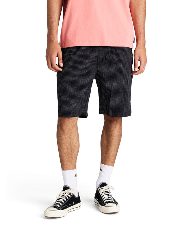 Remi Parachute Short - Black|Model