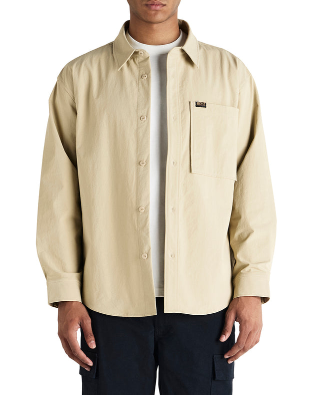 Frizell Travel Shirt - Safari|Model
