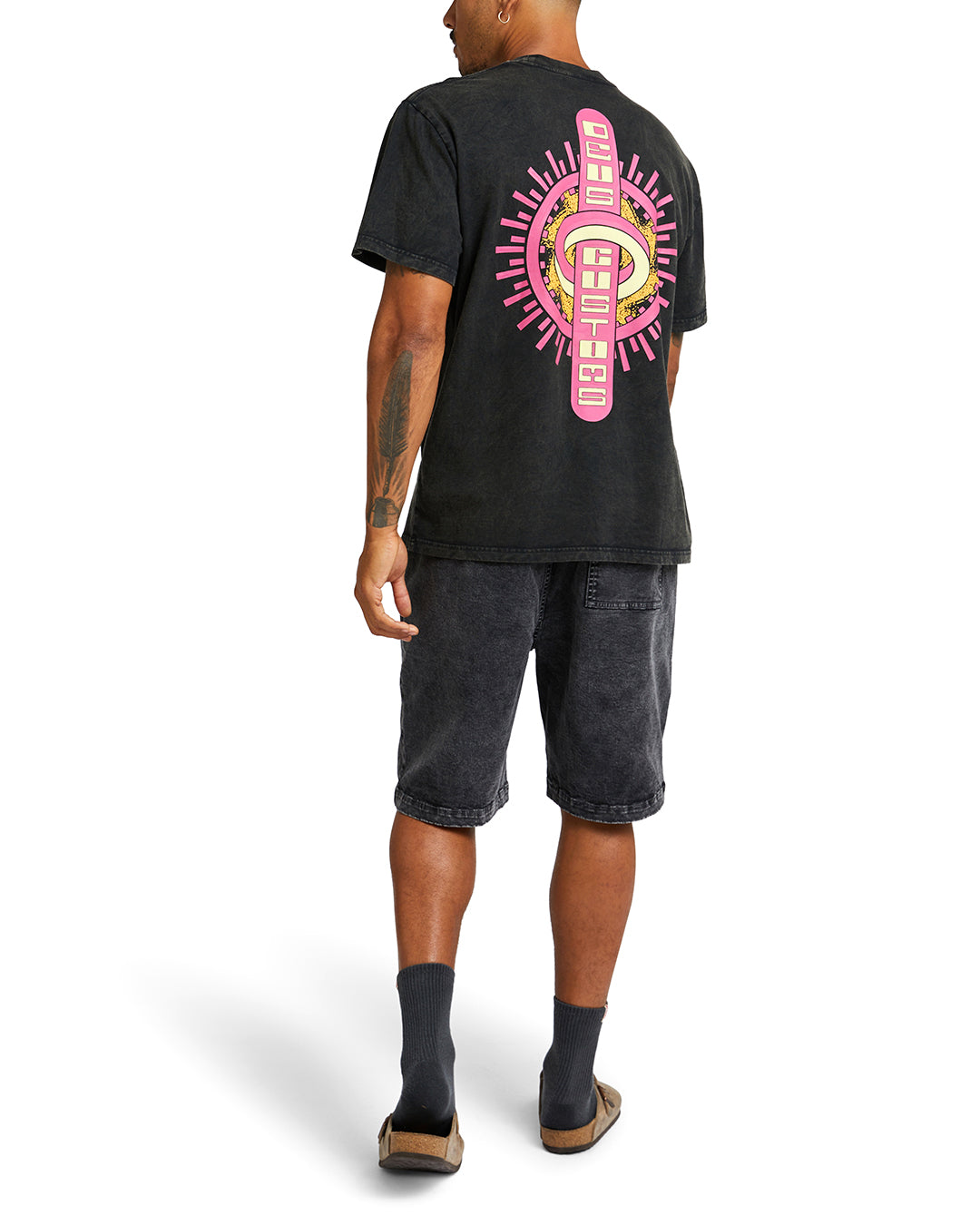 Token Tee - Anthracite|Model