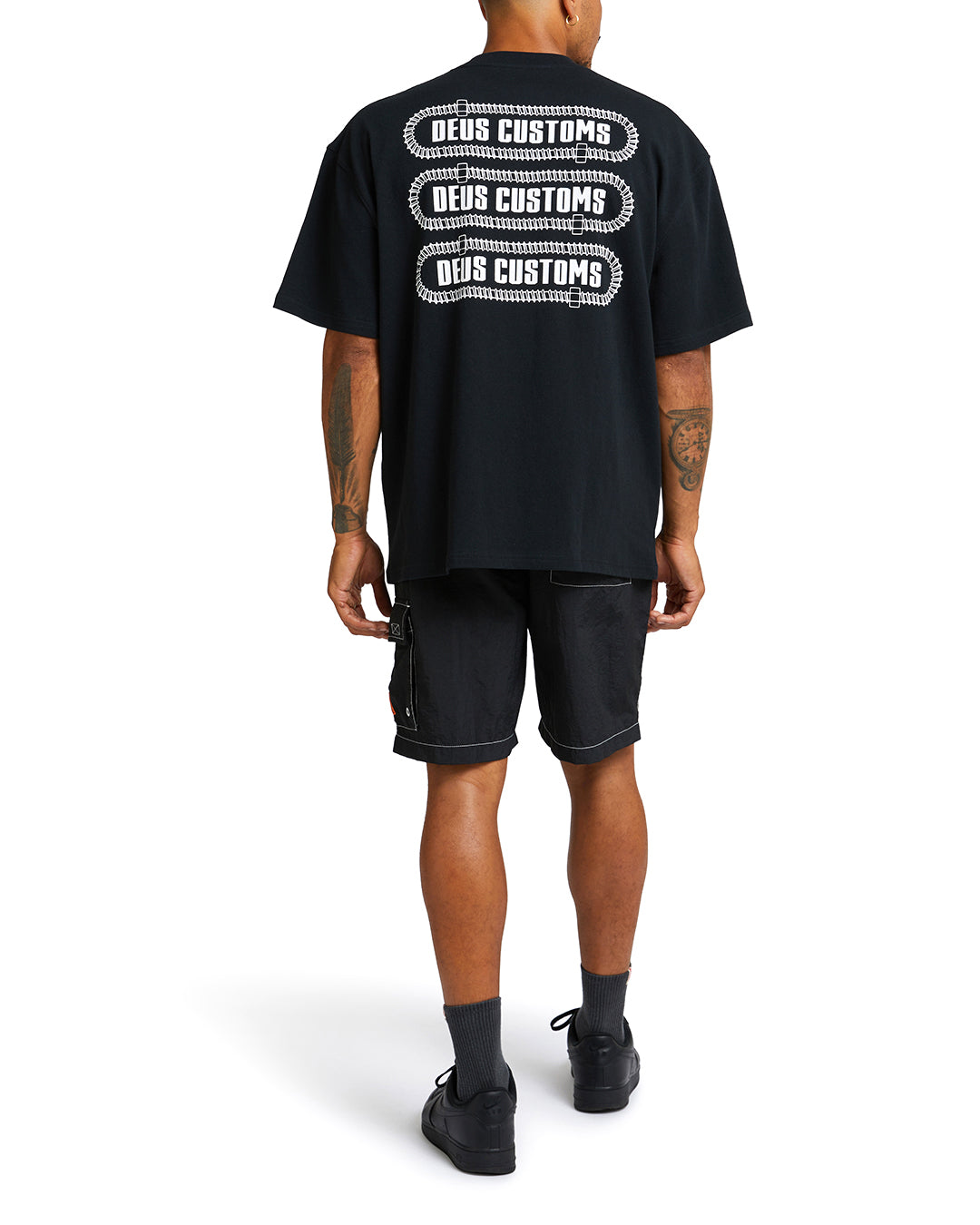 Thread Tee - Black|Model
