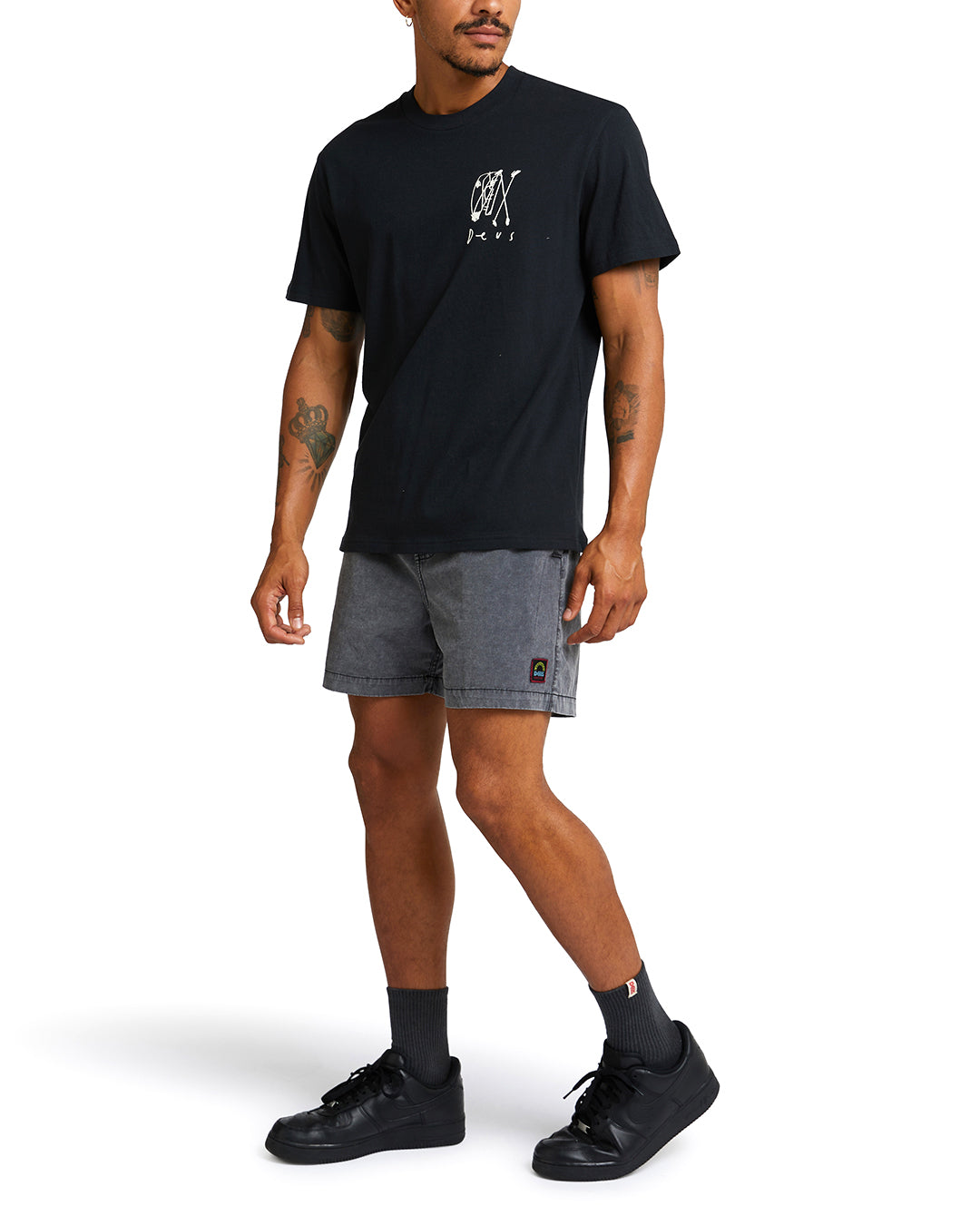 Old House Tee - Black|Model