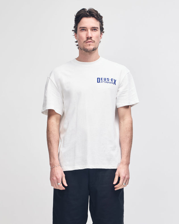 massive-attaq-tee-vintage-white|Model