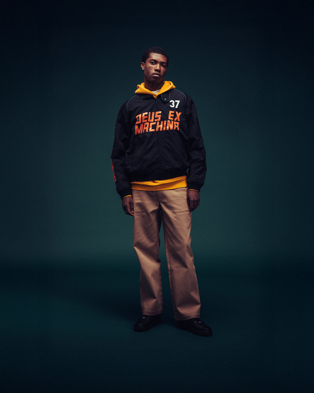 mini-finals-jacket-black|Model