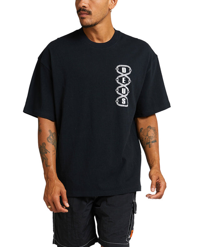 Thread Tee - Black|Model