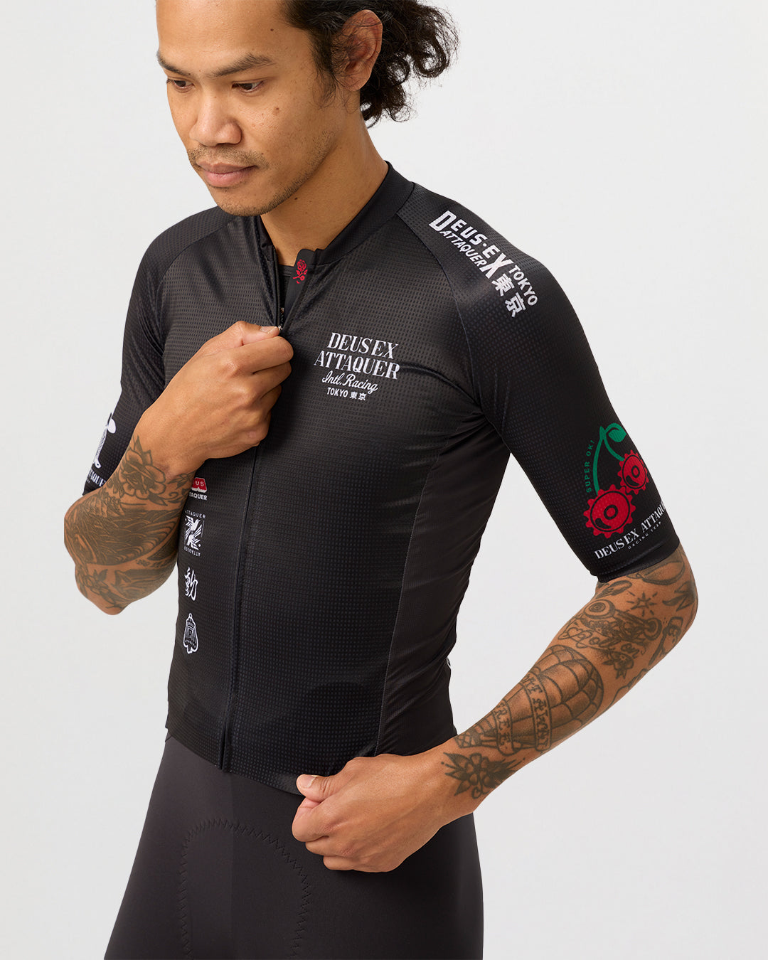 atq-deus-rose-jersey-black|Model