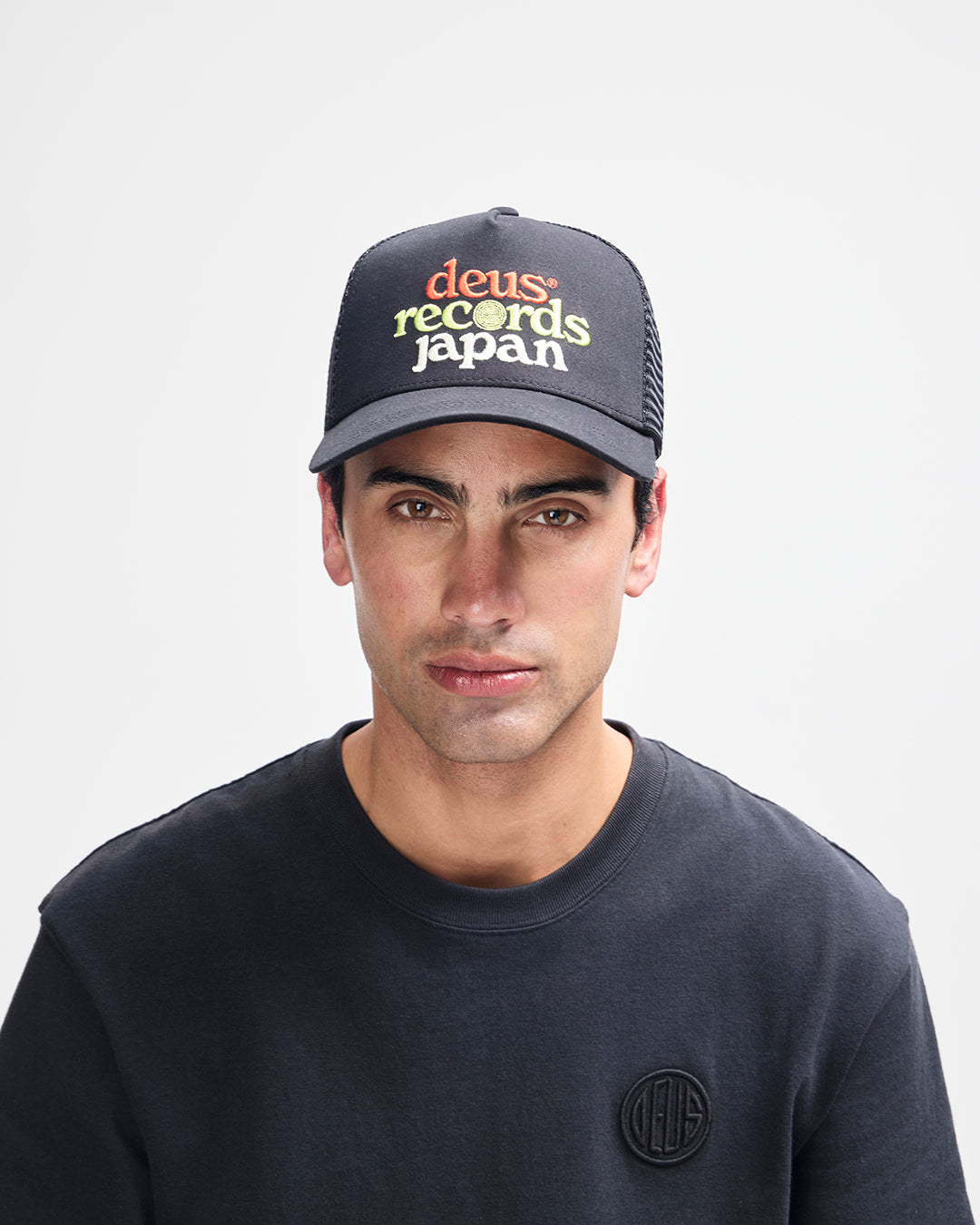 D261MHA198-StrataTrucker-Black|Model