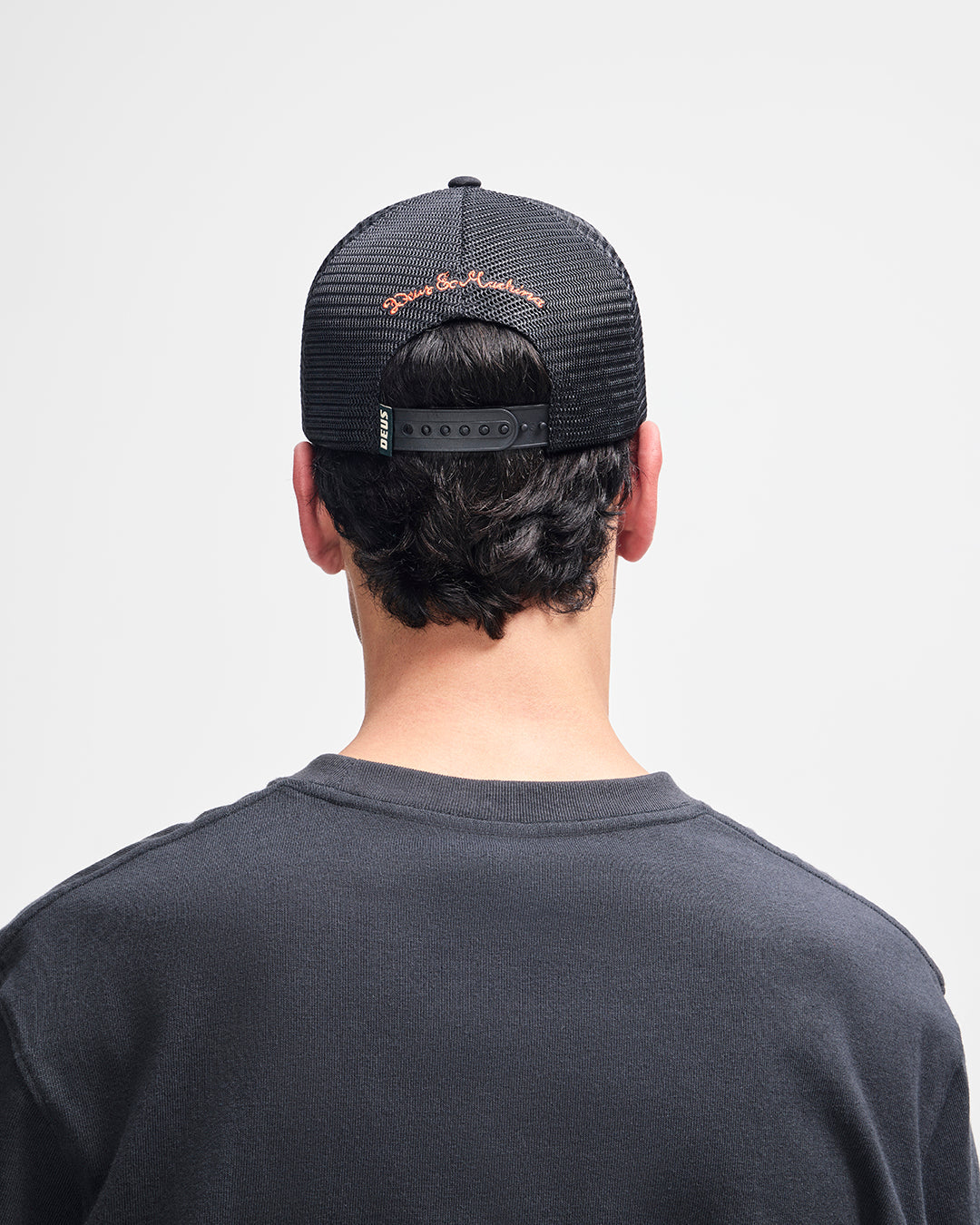 D261MHA198-StrataTrucker-Black|Model