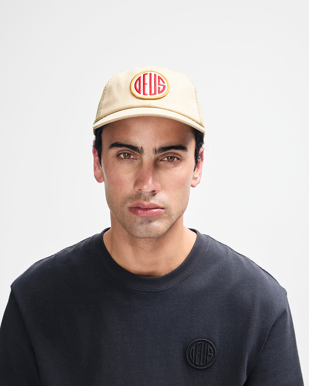 D261MHA332-Pill-Trucker-Safari|Model
