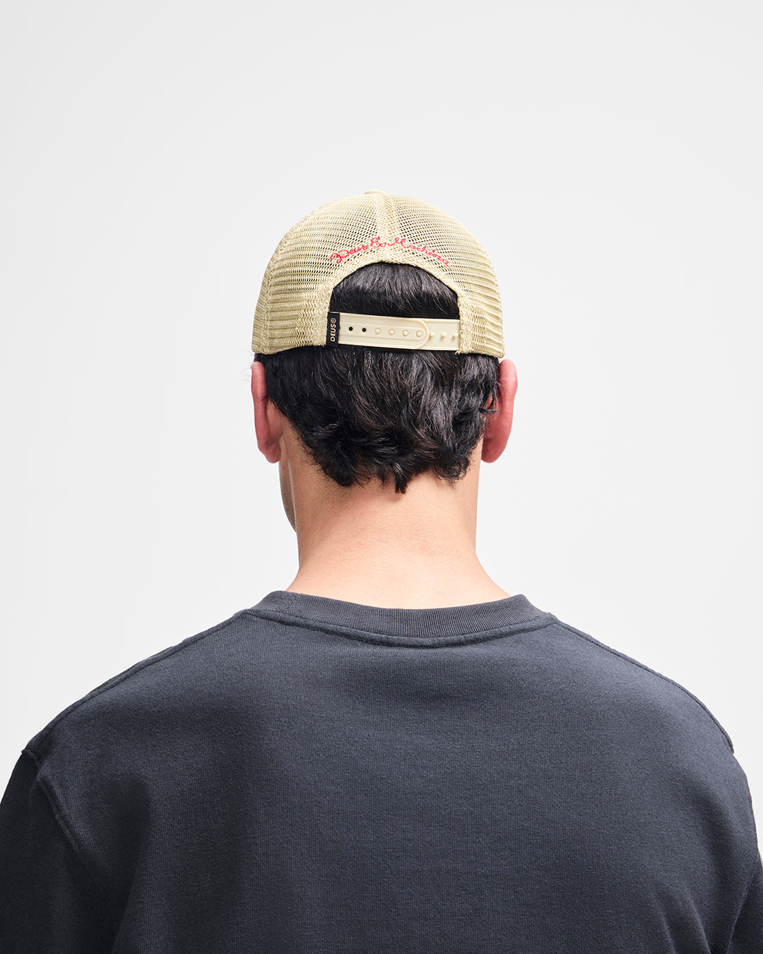 D261MHA332-Pill-Trucker-Safari|Model
