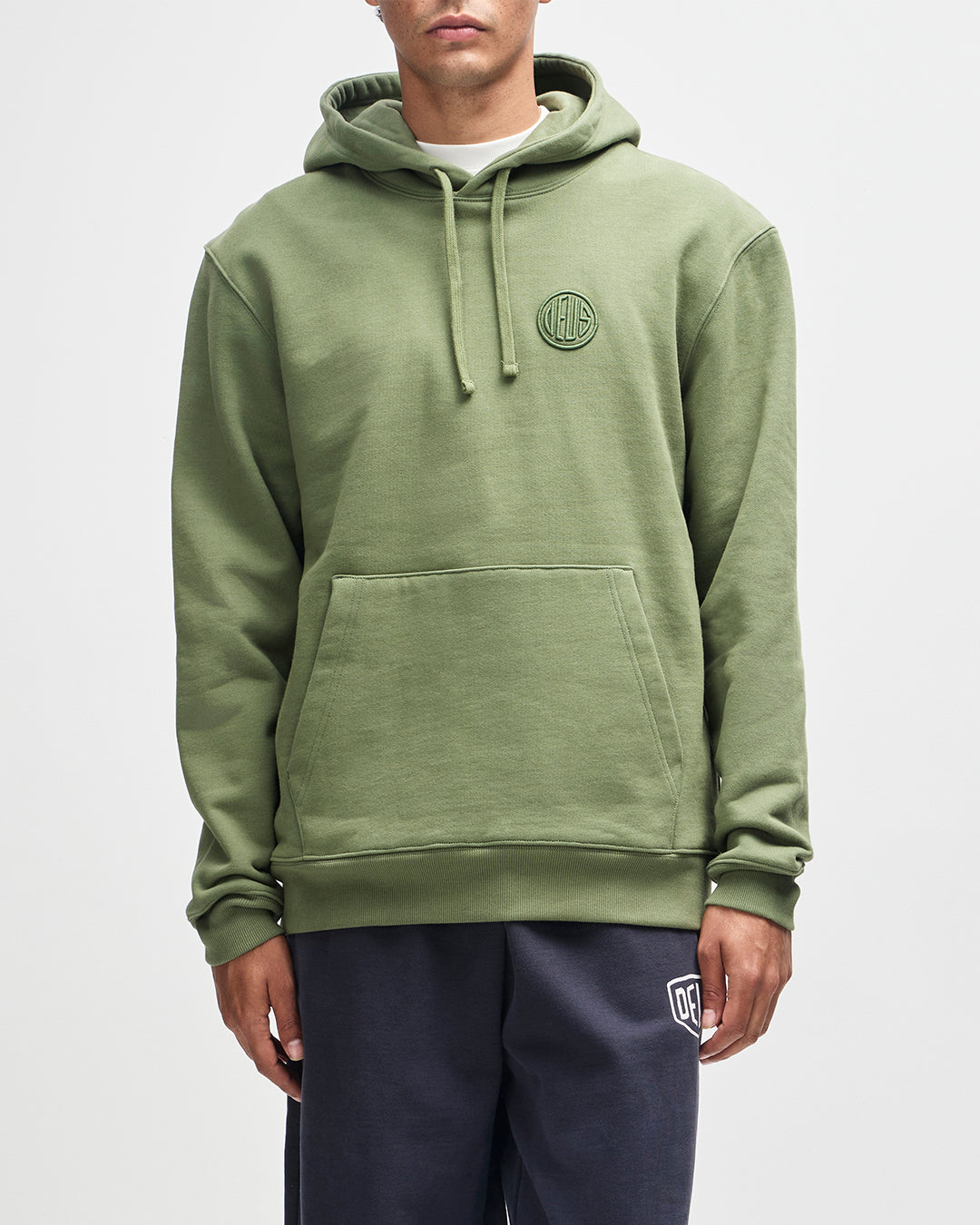 D261MHD170-PillLogoHoodie-Pine|Model