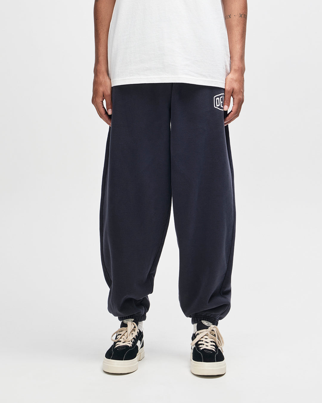 D261MPT184-ShieldGarmentDyed|Model