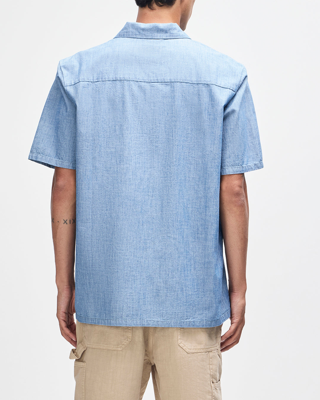 D261MSH104-ForecourtChambrayShirt|Model