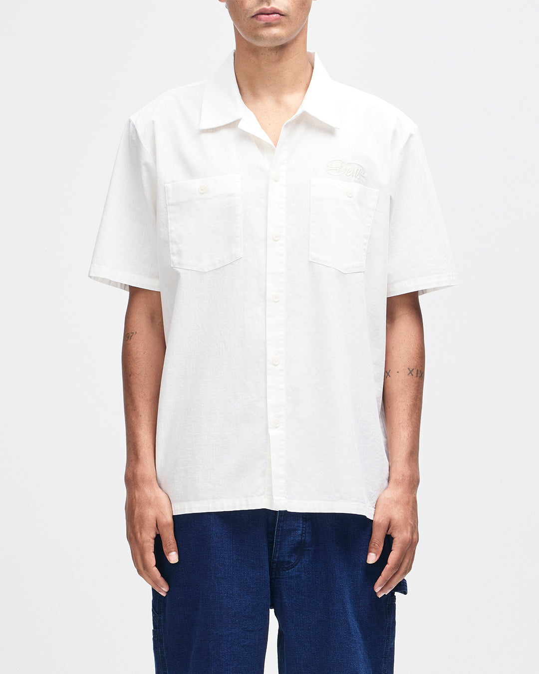 D261MSH104-ForecourtChambrayShirt|Model