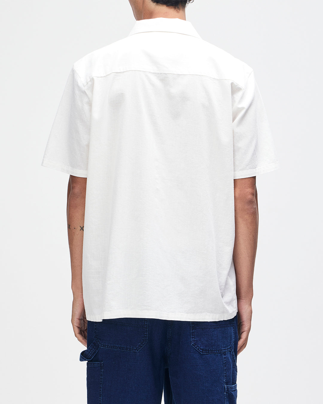 D261MSH104-ForecourtChambrayShirt|Model