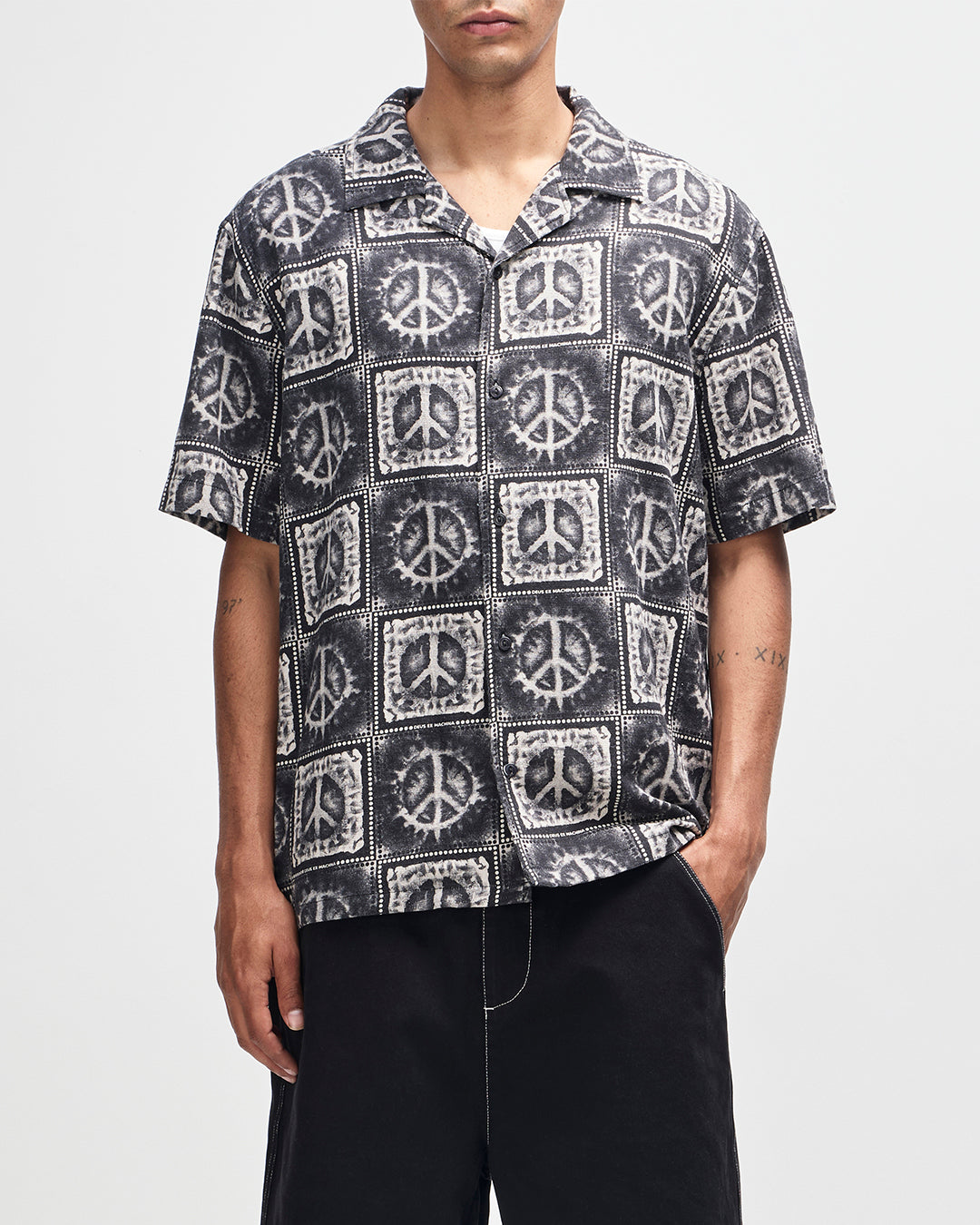 D261MSH524-SolarhotShirt-Mono|Model