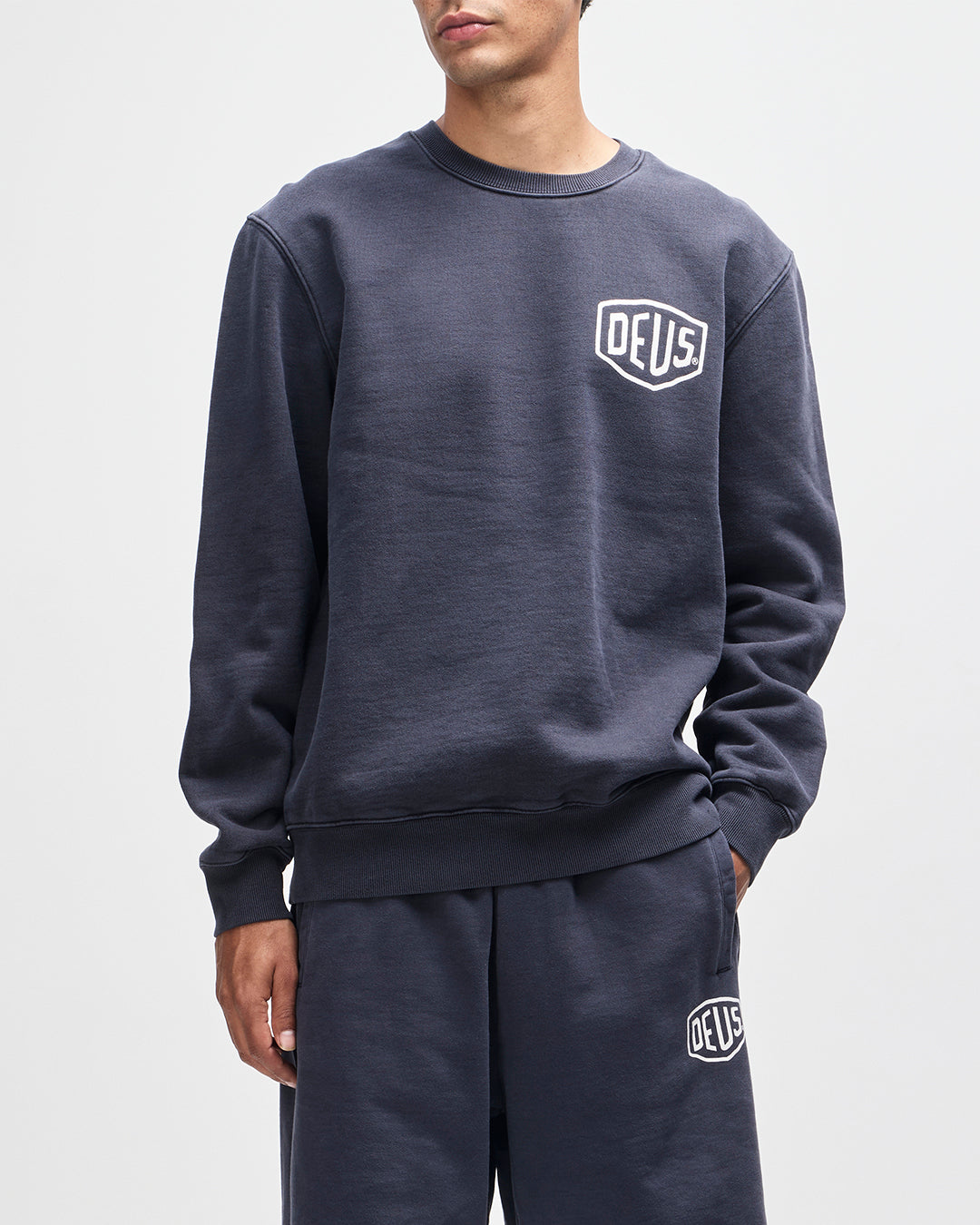 D261MSW186-ShieldGarmentDyedCrew|Model