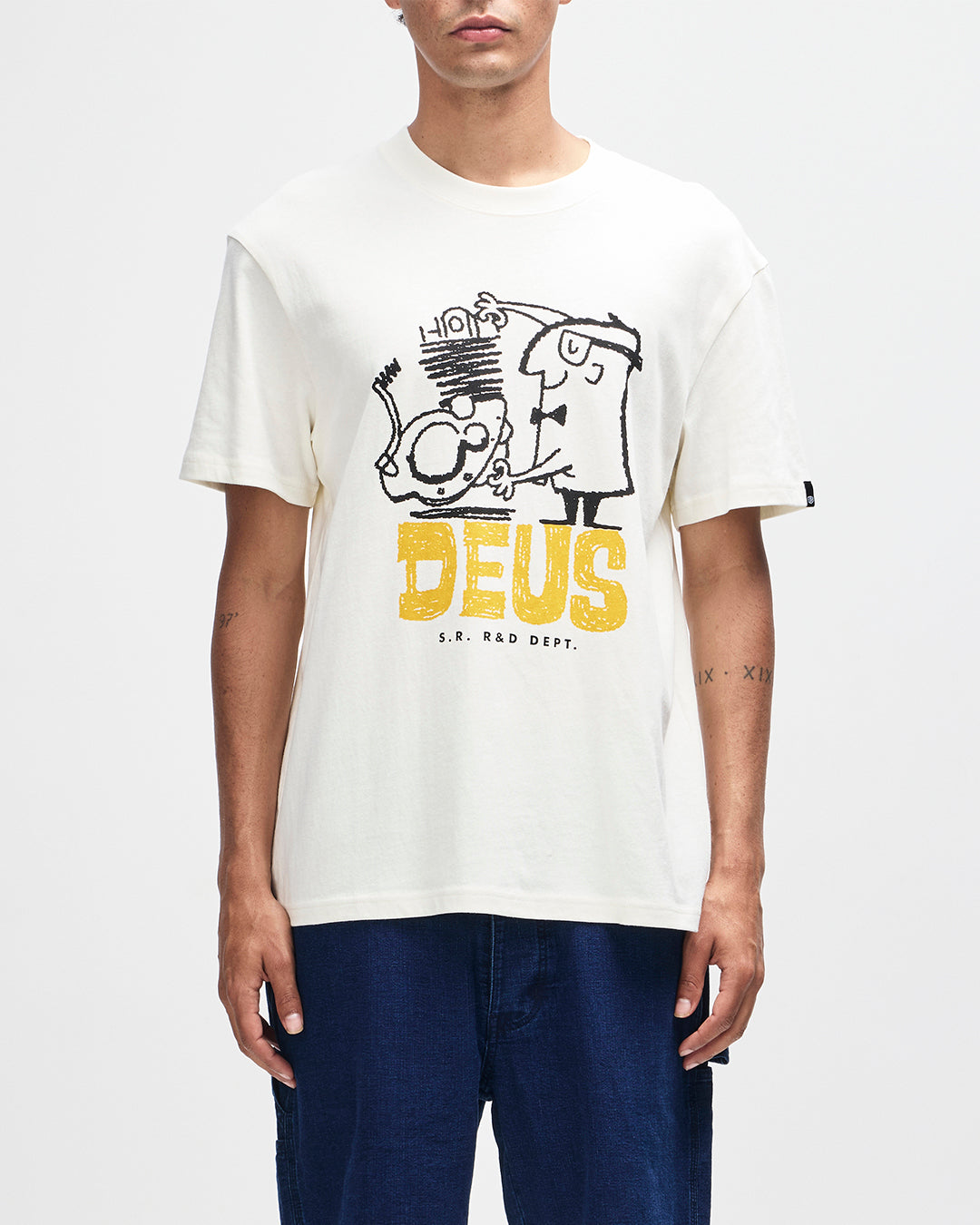 D261MTS149-ErasarolgyTee-Pristine|Model