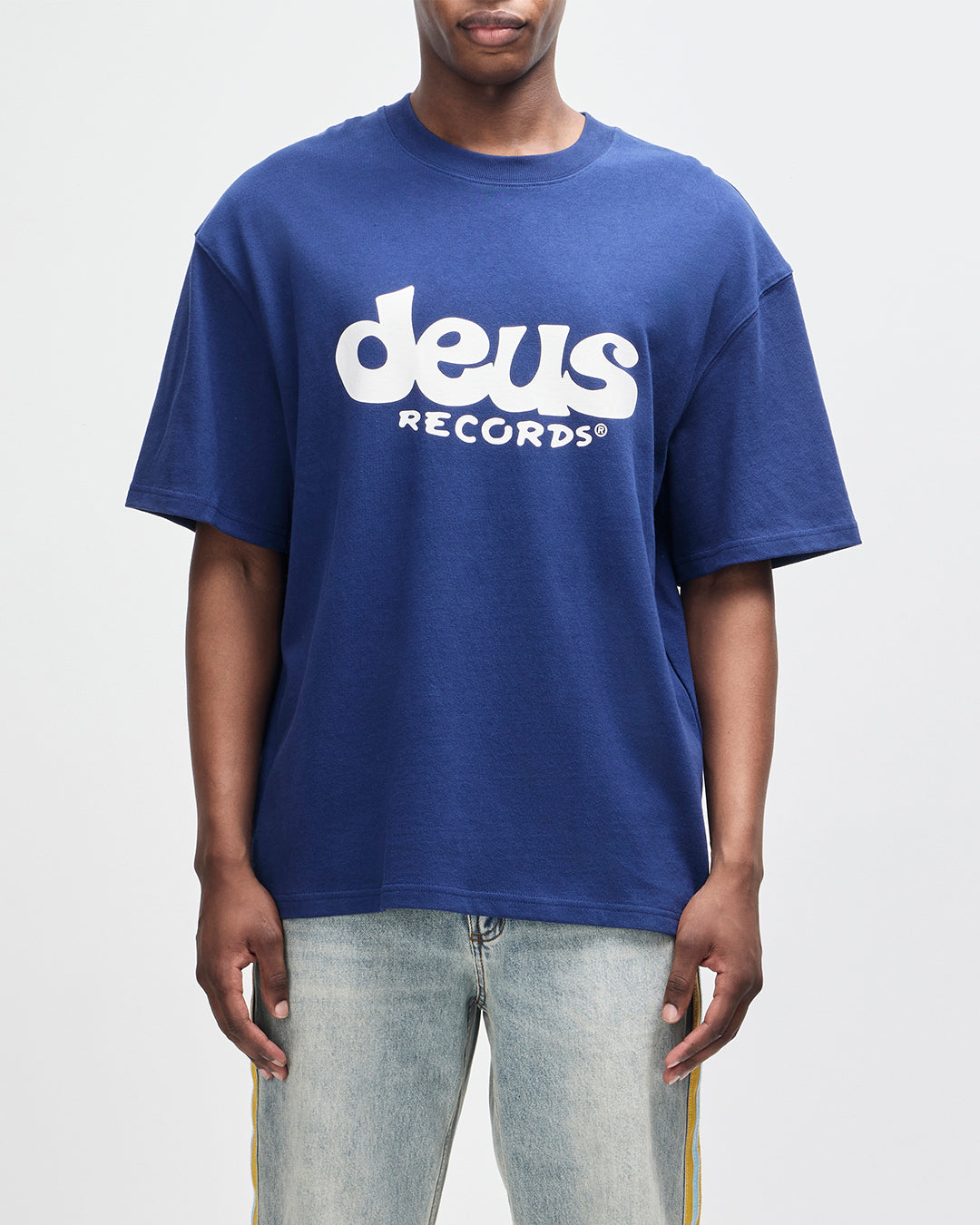 D261MTS181-SmileTee|Model