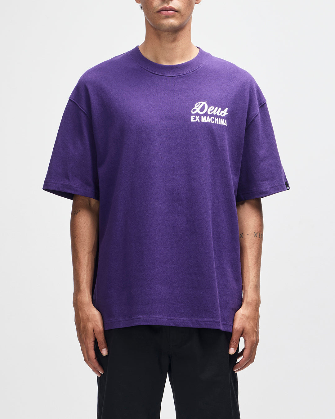 D261MTS199-VeniceSignTee|Model