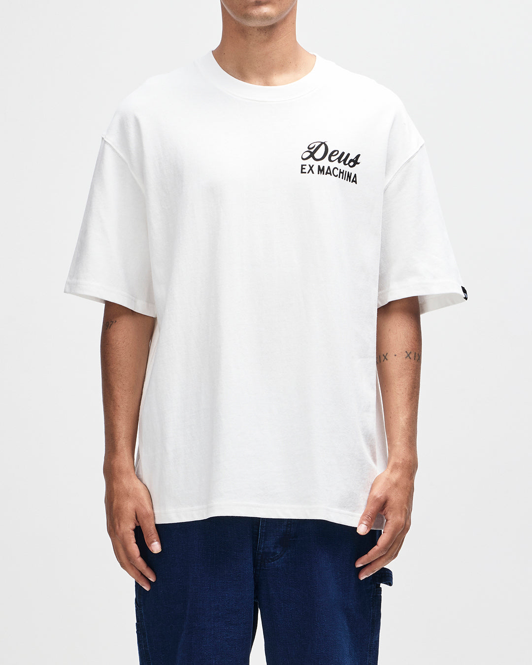 D261MTS199-VeniceSignTee-White|Model