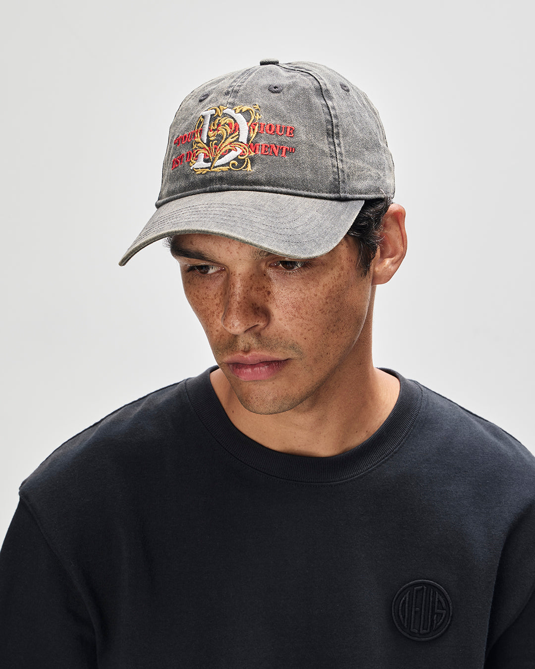 D261UHA724-Decorative Cap-Anthracite|Flatlay