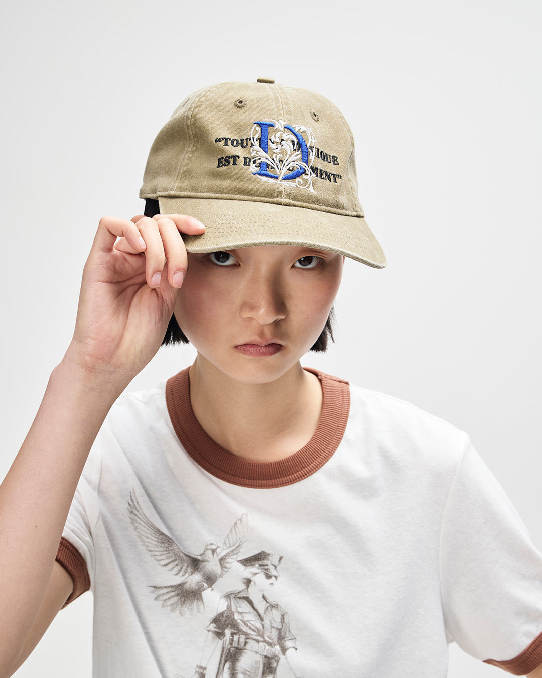 D261UHA724-DecorativeCap|Model