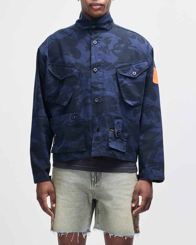 D261USH712-AnityataShirt|Model